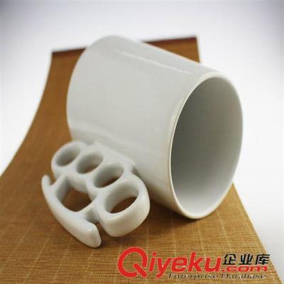 库存现货纯白色拳击杯 创意古怪力量拳击手柄 饮料啤酒陶瓷大杯-广州锦陶陶瓷实业提供库存现货纯白色拳击杯 创意古怪力量拳击手柄 饮料啤酒陶瓷大杯的相关介绍、产品、服务、图片、价格广州锦陶陶瓷实业、马克杯;日用陶瓷;玻璃制品;陶瓷工艺品;陶瓷杯;工艺盘;变色杯;烟灰缸;广告杯;礼品杯;咖啡杯;情侣礼品;广告杯;陶瓷花纸;创意水杯;实用礼品;促销礼品;广告礼品;商务礼品;订制陶瓷杯